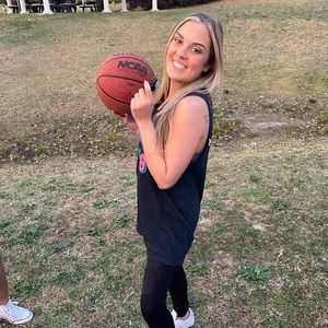 Meet your Posher, Claire